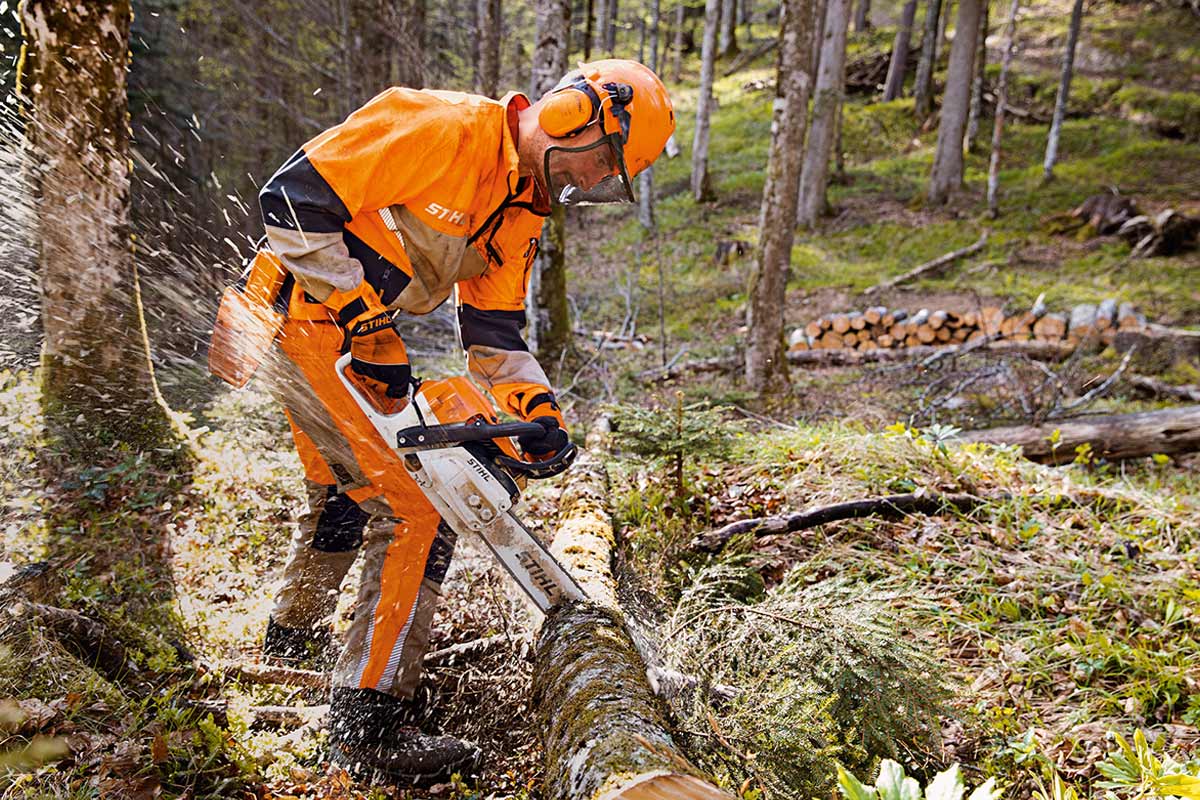 La seguretat és el primer: L’EPI essencial per a operar motoserres