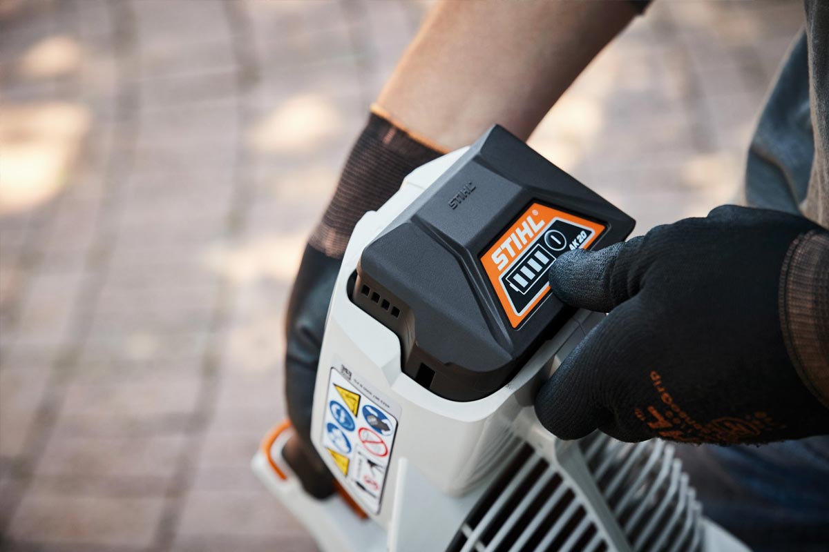 Guia d'expert: Com allargar la vida de les teves bateries STIHL